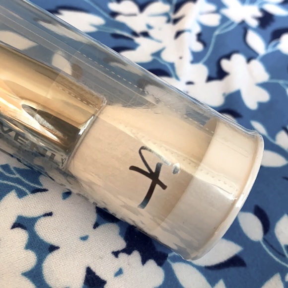 It Cosmetics Heavenly Skin Perfecting Brush - Picture 4 of 6